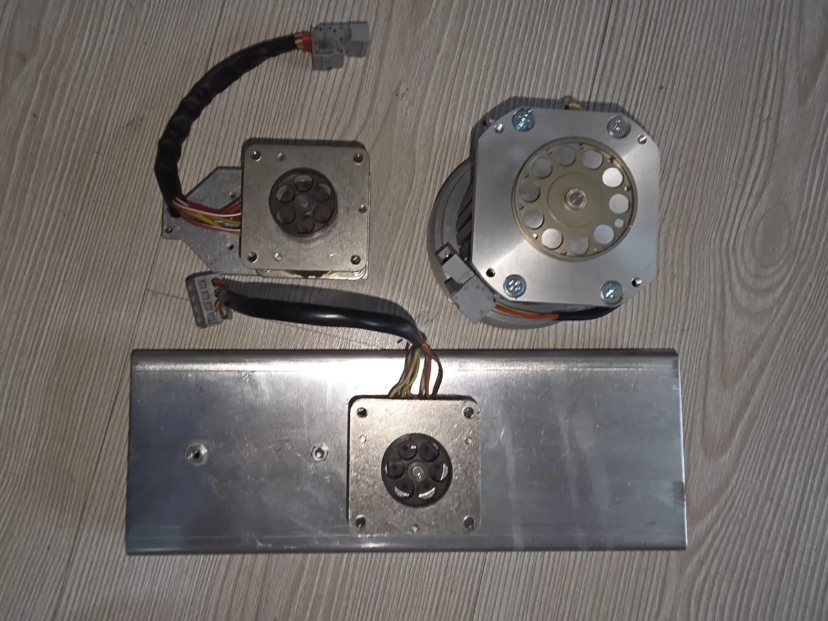 SSM PW1, TW2, PW2 ve PW3 mekik motorları; soket, kablo ve montaj plakalarıyla